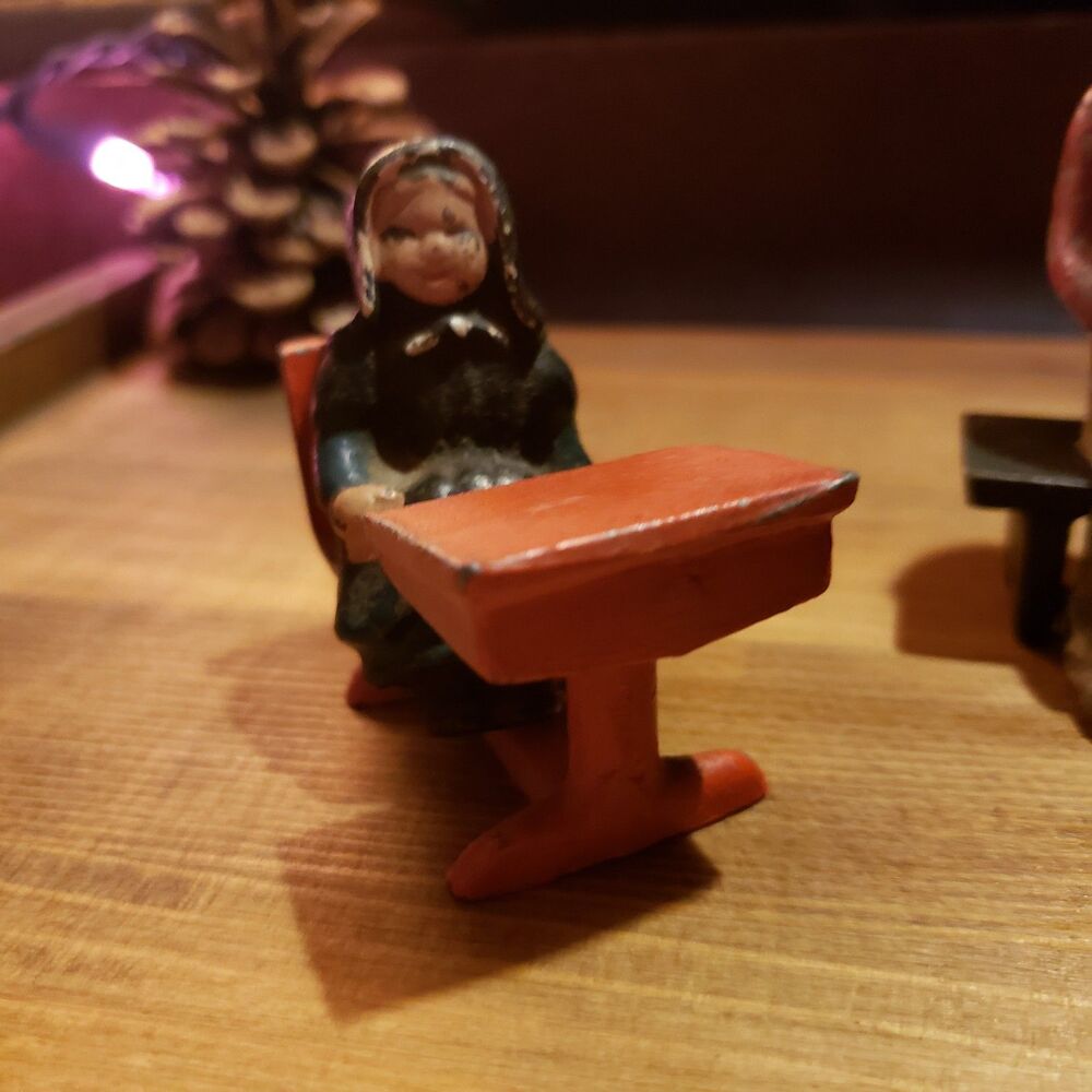 VTG Cast Iron Amish Mennonite Family Figurines School Church Yard (8 piece set) - Picture 7 of 10